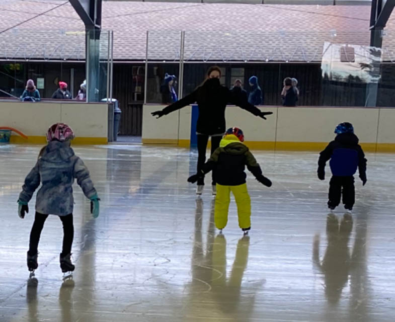 kids learning skating on a indoor rink